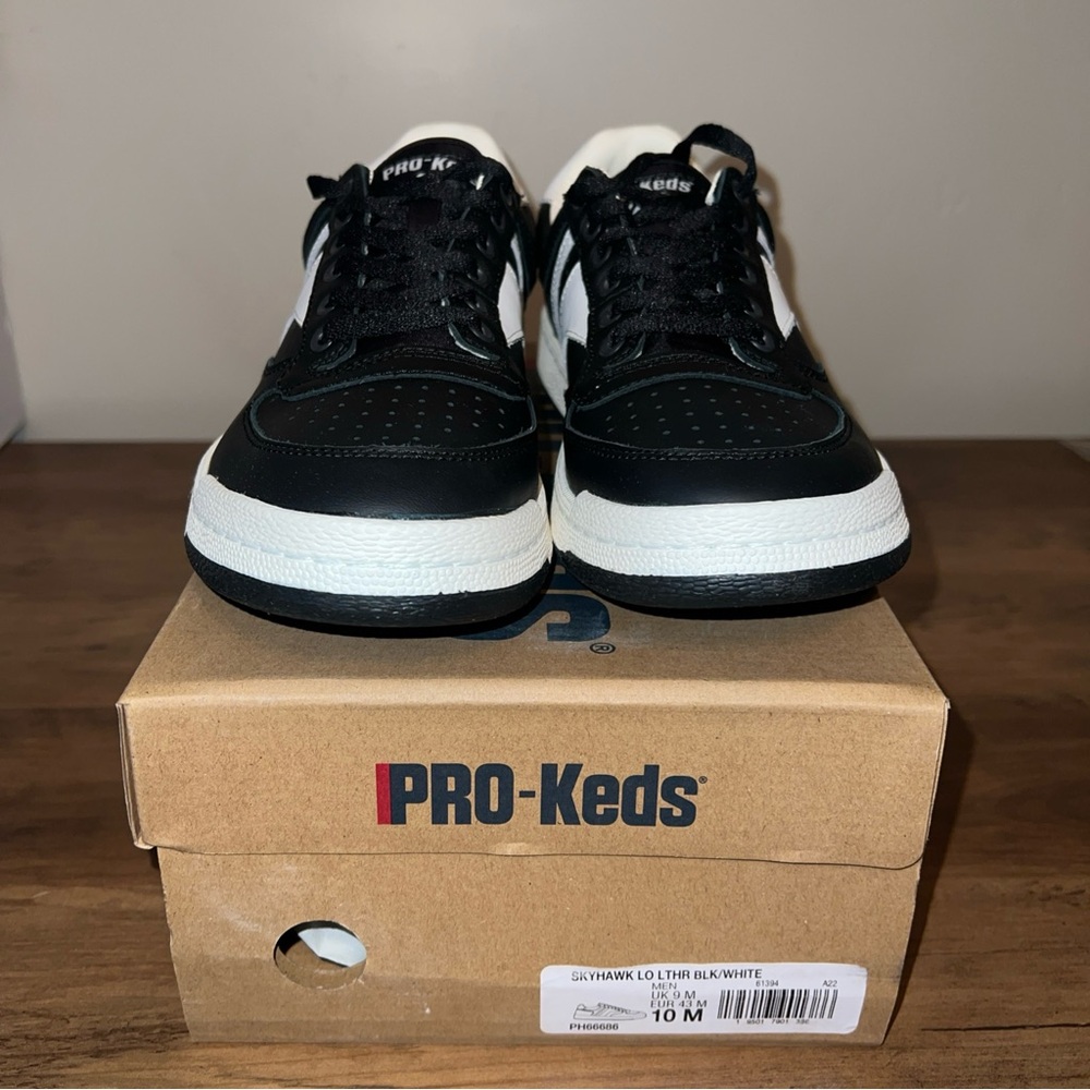 PRO-Keds men’s 10 skyhawk lo leather Black and White Sneakers